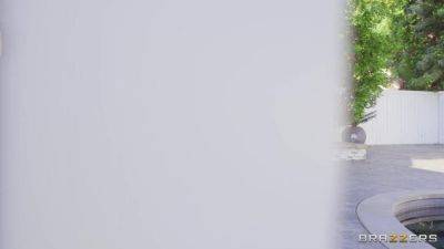 Tia In The Wild With Tia Cyrus, Keiran Lee - Brazzers - hotmovs.com