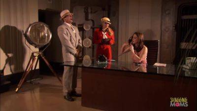 Vicious Bird At Pussy Eating - upornia.com