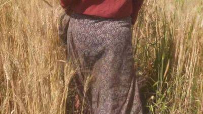 Hot Desi Bhabhi Shows Her Fat Ass to Devar in Wheat Field - Outdoor Sex - xxxfiles.com - India