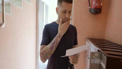 Bianka Blue - Peeper Gives Me Good - hotmovs.com