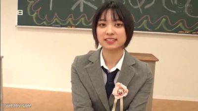 250325つい先程まで高校生やってた美女e3 - upornia.com