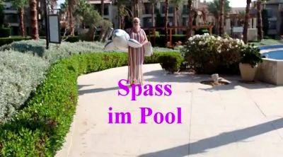 Fun In The Pool - hclips.com