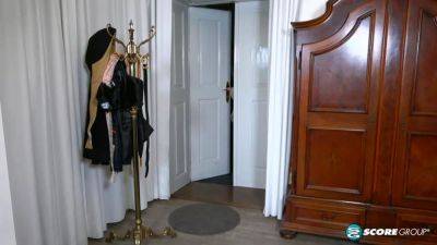 Jessica Bunnington & Tom Holland's wild anal threesome ends in a cumshot - sexu.com