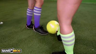 Jada Stevens - Jada Stevens, Remy Lacroix And Booty White In A Fun Little Orgy - hotmovs.com