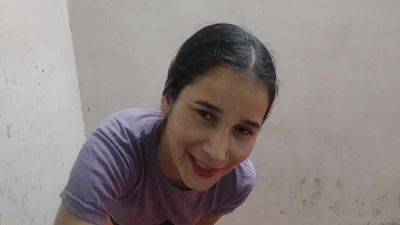 Stepsister Tight Kapra Pahni Thi Stepbrother Ne Kholba Diya - desi-porntube.com - India