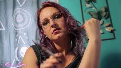 Sexy Smoking - hclips.com