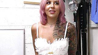 Inked suspect gets big black cocked in the backroom - ah-me.com