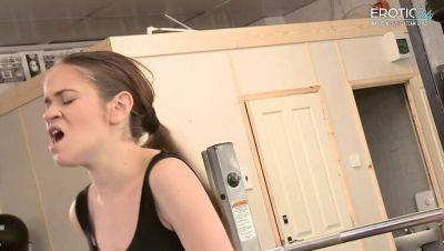 Step Lust: Jack Stacked Fills Her Tightest Hole - veryfreeporn.com