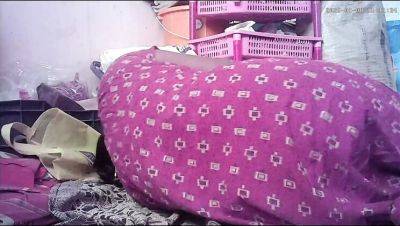 Desi Bhabhi - Hot Indian Village Housewife Kissing Her Husband - Desi Bhabhi Outdoor Romance - porntry.com - India