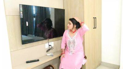 Hot Indian Housewife Gets Rough Doggy Style from TV Mechanic - Free Fuck - xxxfiles.com - India