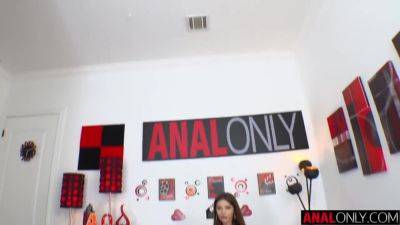 Leah Winters In Big Booty Brunette Has Her Ass Fucked, Gaped And Filled Up With Cum - hotmovs.com