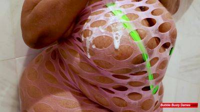 Simone Thyke - Bubble Busty Suds Intro Clip 2 - hotmovs.com