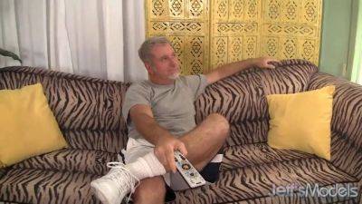 Plumpers Juicy Jazmynne and Jade Rose Double Team Grandpa - sexu.com