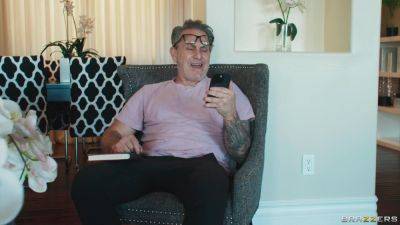 Front Door Voyeur With Keiran Lee, Bambi Barton - Brazzers - hotmovs.com