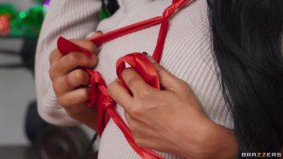 A Very Brazzers Xxxmas Part 2 With Ricky Johnson, Kira Noir, Holly Day - Brazzers - hotmovs.com