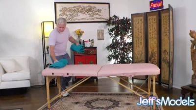 Expert Masseur Gives Horny BBW Luna Storm The Ultimate Satisfaction - sexu.com