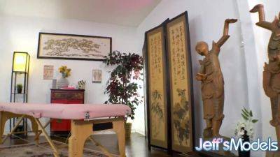 Colossal Fatty Crystal Blue Rewards The Gifted Masseur with a Blowjob - sexu.com