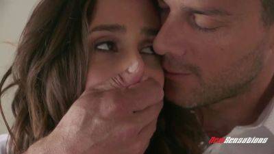 Ashley Adams hot housewife - sexu.com