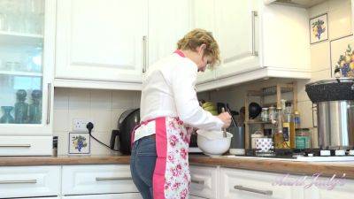 Molly Seduces You in the Kitchen - hotmovs.com