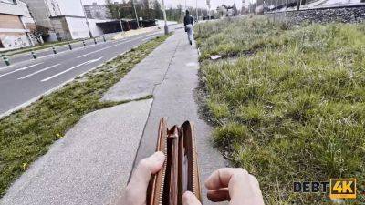 Debt4k. adorning her debt - sexu.com - Czech Republic