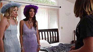 Desperate gfs sharing dick for tickets - ah-me.com