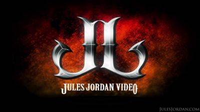 Karlee Grey - Karlee Grey: Huge Natural Backseat Fun - Exclusive Scene - JulesJordan - hotmovs.com