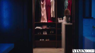 Seductive Chess Pro Vanna Has All The Winning Moves - hotmovs.com