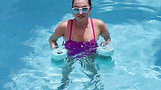 Oiled hottie blows personal trainer outside by the pool - ah-me.com