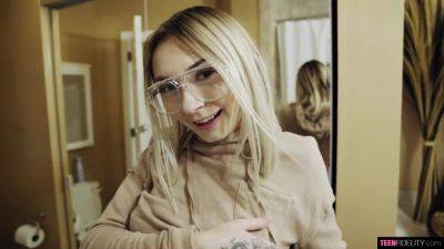 Chloe Temple - Temple of Tight Jeans - Starring: Chloe Temple - hotmovs.com