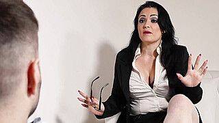 L'appuntamento dalla psicologa si trasforma in una scopata anale: "sono dipendente dal sesso" - ah-me.com