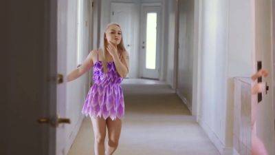 Nasty stepdaughter embarks eating her stepdad’s cock while conversing to her bf on the phone - sexu.com