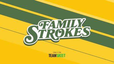 Wild daughter-in-law starts eating her stepdad’s knob while chatting to her boyfriend on the smartphone - sexu.com