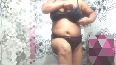 Stepsister-in-law Showed Her Assy, Sexy Stepsister-in-laws Fat Boobs While Bathing - desi-porntube.com