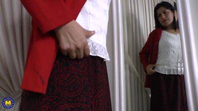 Latin Housewife Fooling Around With Her Hairy Puss - MatureNl - hotmovs.com