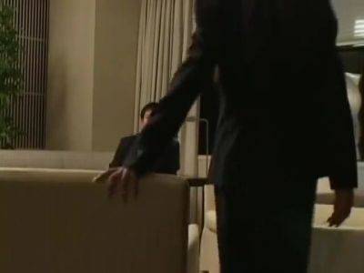 The Flight Attendant 1a - hotmovs.com - Japan