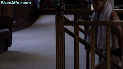 Swinger bi throuple cuntslamming MILF - txxx.com