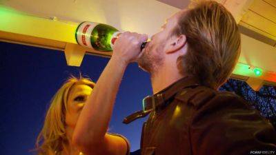 Ana Foxxx - Kelly Madison - Our Black New Years - Starring: Nyomi Banxxx, Ana Foxxx, Kelly Madison - hotmovs.com