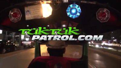 Perfect Asian Girl Makes Sticky Love On Tuktukpatrol Official - hotmovs.com - Thailand