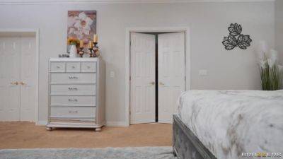 Watching Your Wife Get Analized With Bridgette B And Alex Jones - hotmovs.com