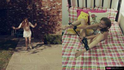 Split Screen Teens - Starring: Ava Parker - PornFidelity - hotmovs.com