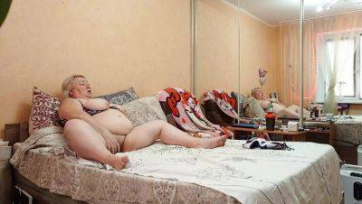 Hot MILF Zona901 rubs her big natural tits and fingers her meaty pussy in the evening - xxxfiles.com - Russia