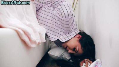 Inked nympho babe pounded in bi 3some - hotmovs.com