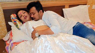 Desi India - Desi Indian Bhabhi Fucks in Hotel - Hot Couple Sex with Big Nipples - xxxfiles.com - India