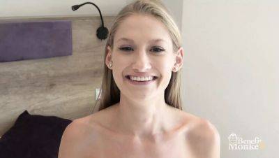 Tiffany Tatum - Tiffany Tatum sucks cock with her sexy blue eyes - Amateur pawg with natural tits - veryfreeporn.com