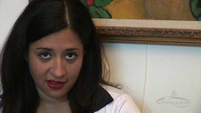 Natalie Lips is one hot MILF who loves to masturbate - hotmovs.com