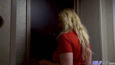 Stepmom Seduces During Kinky Sex Vacation At Milf Trip - hotmovs.com