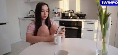 Stepsister begs for cum in her pussy - inxxx.com