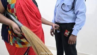 Desi Maid Gives Hot Handjob To Security Guard In Hotel Room - veryfreeporn.com - India