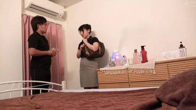 Hot Asian - Skin - Hot Asian Celebrity Wife Gets Oiled Massage - Bikini Rubbing & Sweating in Parlor - porntry.com