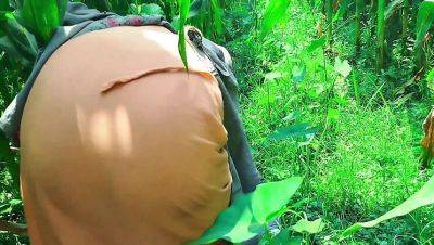 Deshi Bhabhi Fucked Hard in Cornfield - First Time Anal & Doggy Style - porntry.com - India